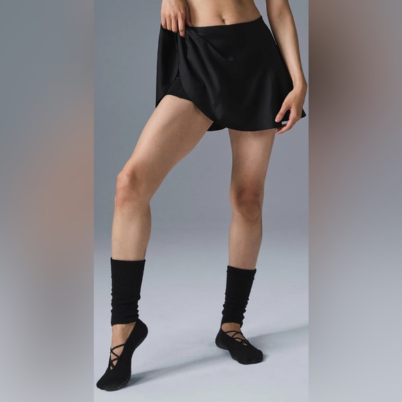 ALO Yoga Airlight Down The Line Black Mini Tennis Skirt with shorts underneath - Picture 5 of 11
